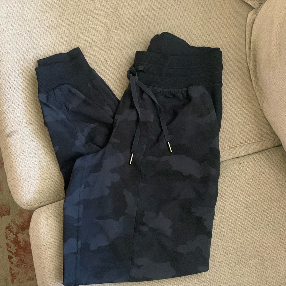Lululemon camo joggers